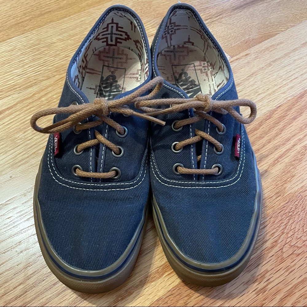 Vans - Picture 2 of 7